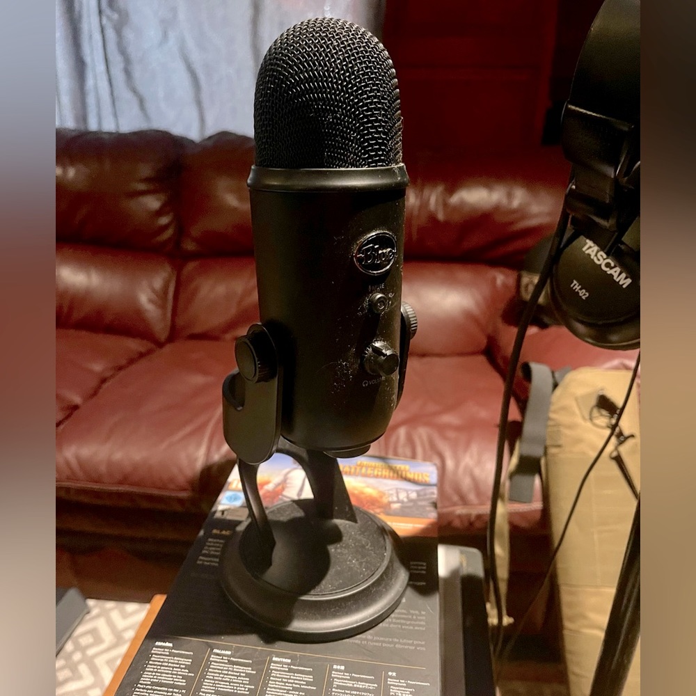 blue yeti USB studio condenser microphone